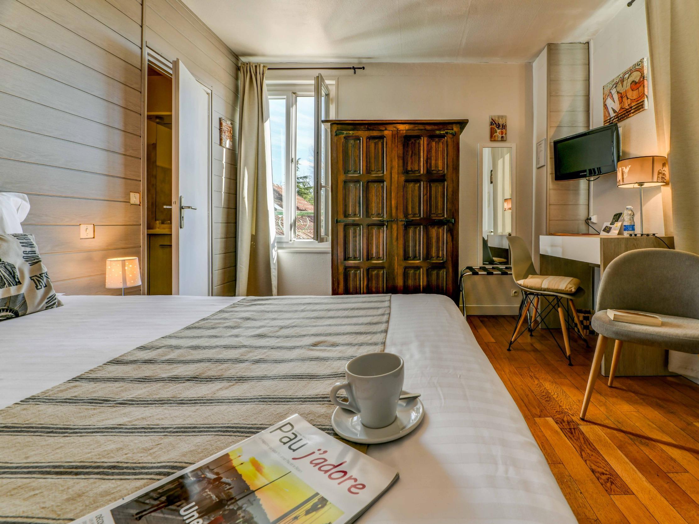 Logis Hostellerie Du Neez Gan Esterno foto