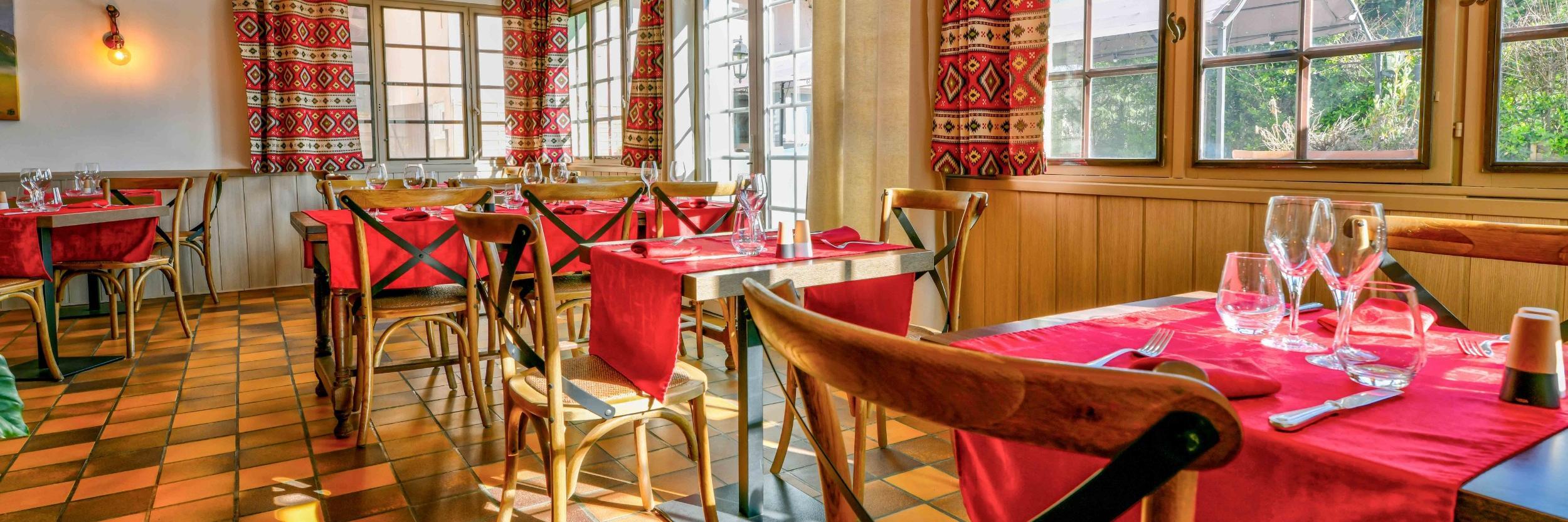 Logis Hostellerie Du Neez Gan Esterno foto