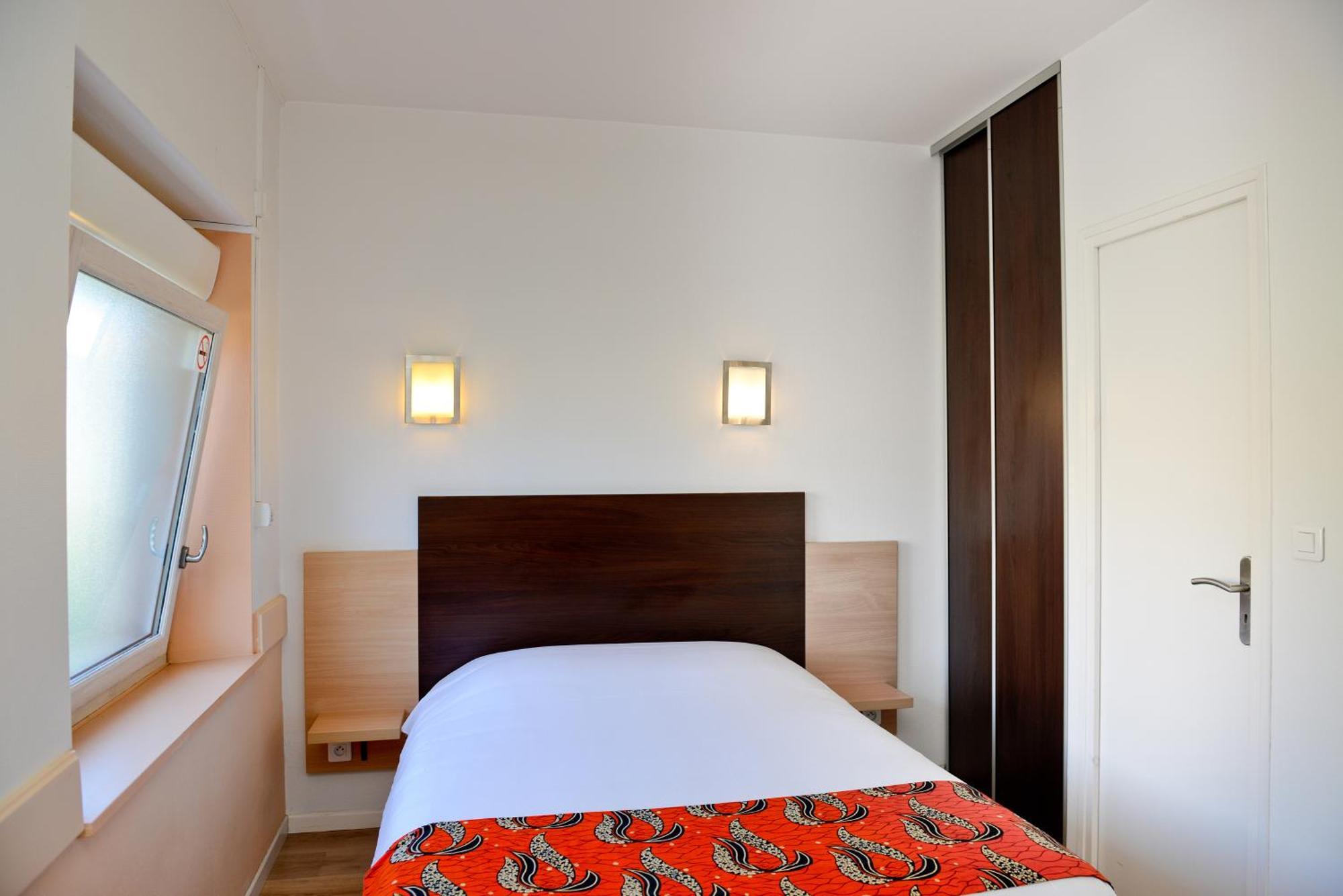 Logis Hostellerie Du Neez Gan Esterno foto