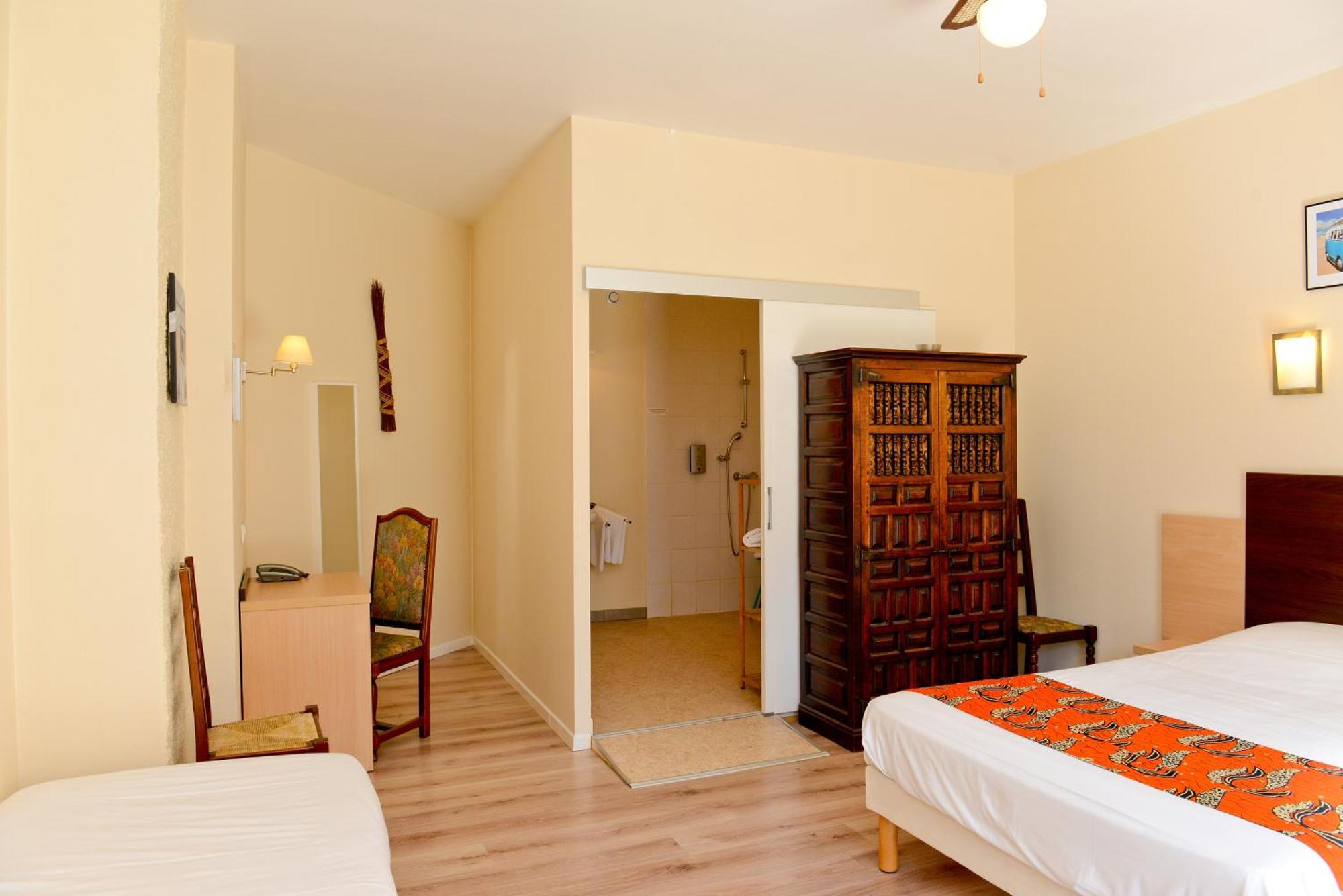 Logis Hostellerie Du Neez Gan Esterno foto