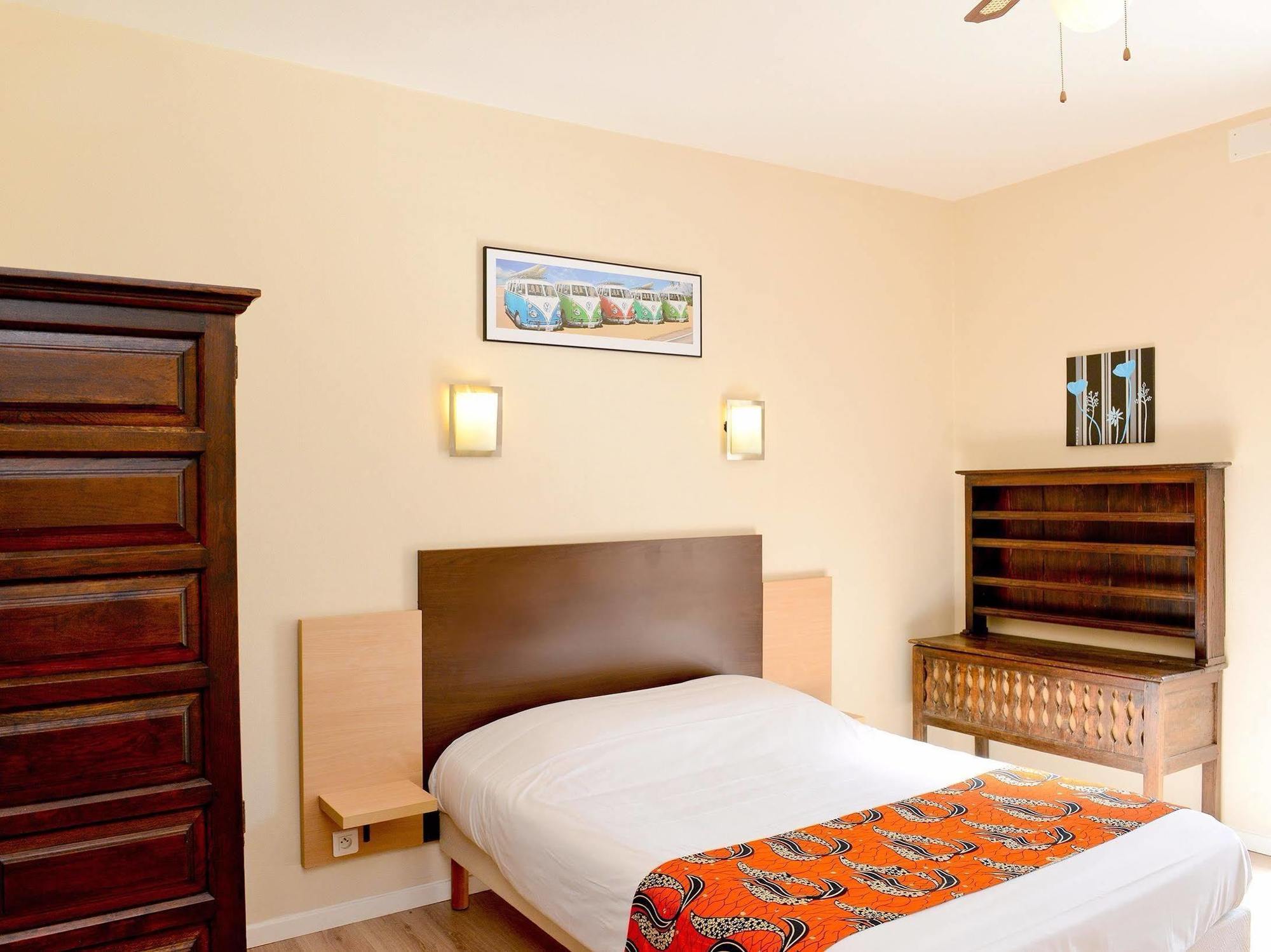 Logis Hostellerie Du Neez Gan Esterno foto