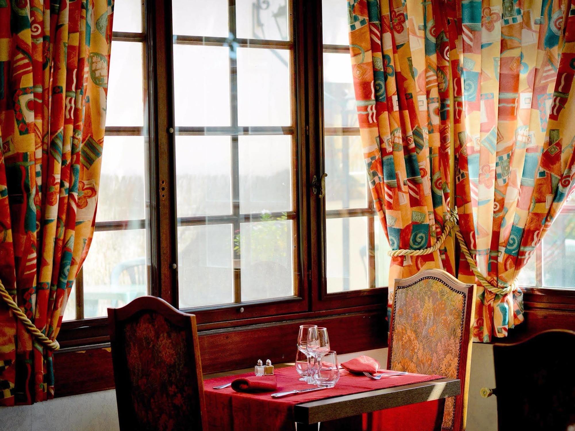 Logis Hostellerie Du Neez Gan Esterno foto