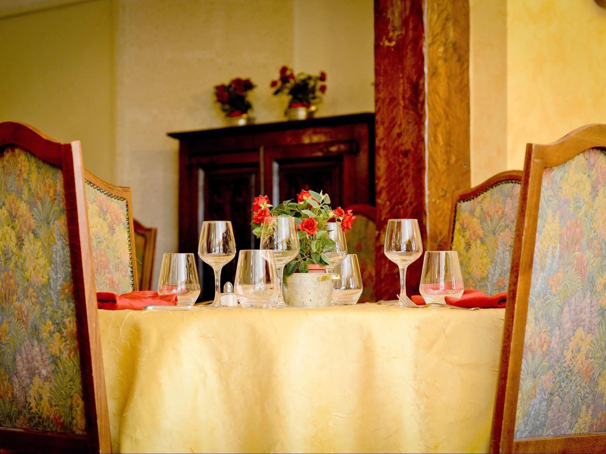Logis Hostellerie Du Neez Gan Esterno foto
