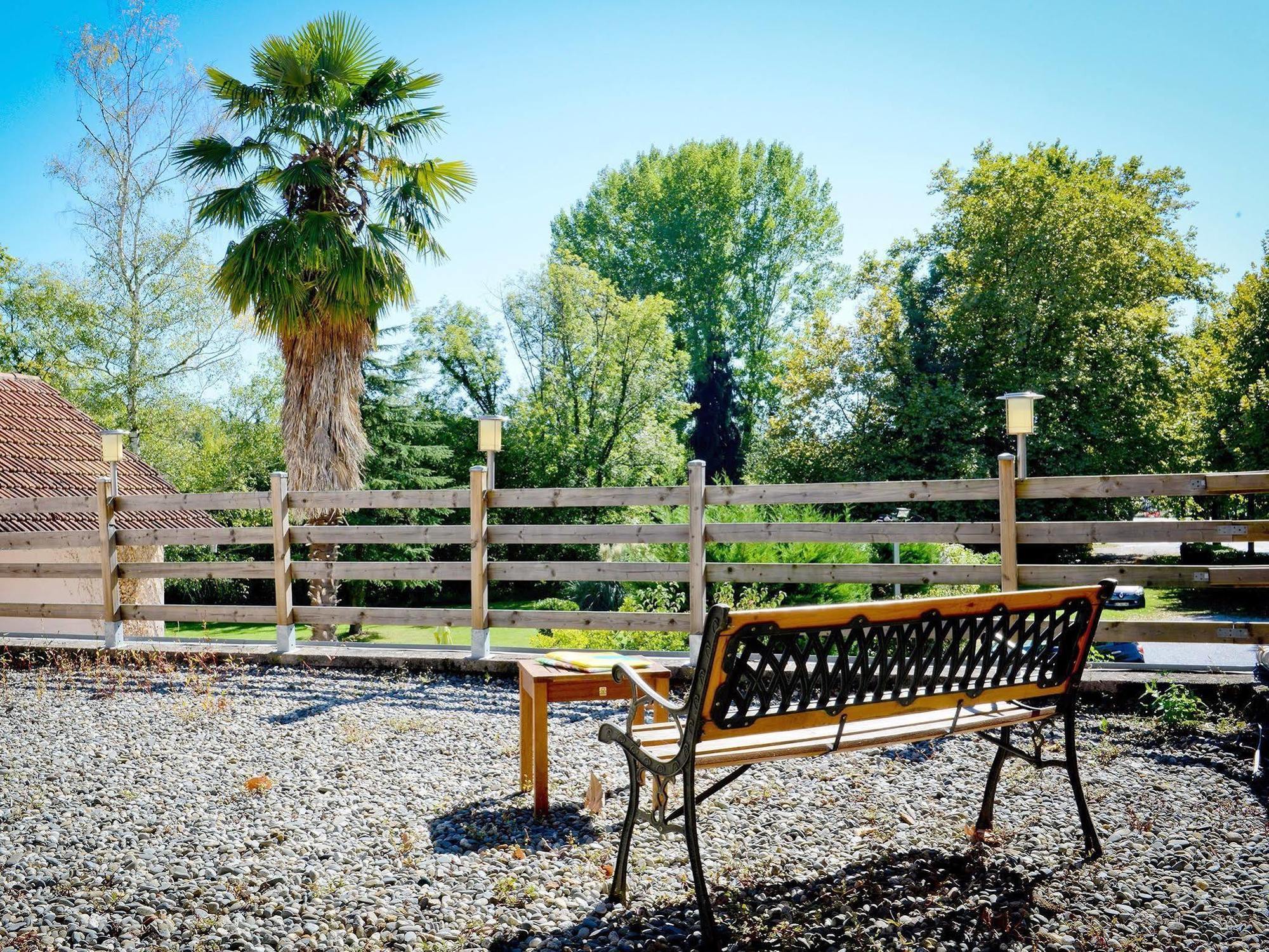 Logis Hostellerie Du Neez Gan Esterno foto
