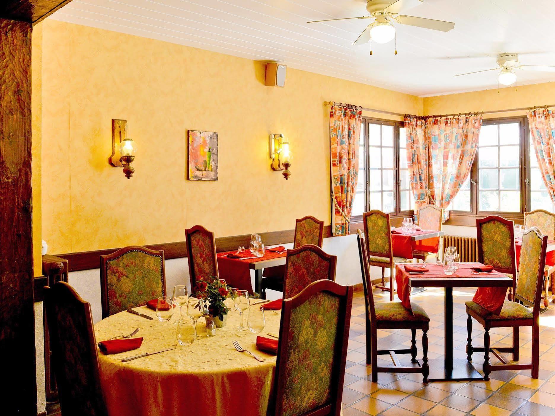Logis Hostellerie Du Neez Gan Esterno foto